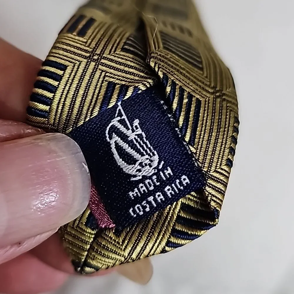 Nautica Tie 100 Percent Silk Greenish Yellow and Black Width 3.75